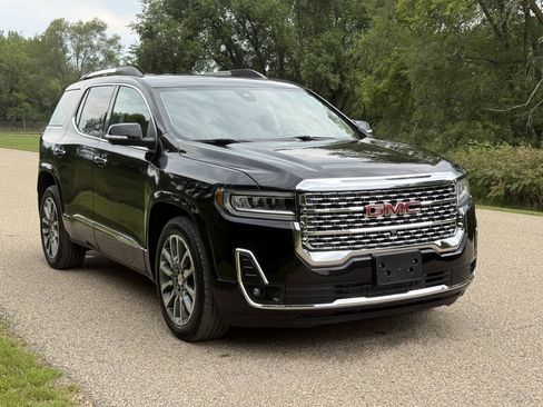 Used 2023 GMC Acadia Denali w/ Denali Technology Package AWD/4WD image 2