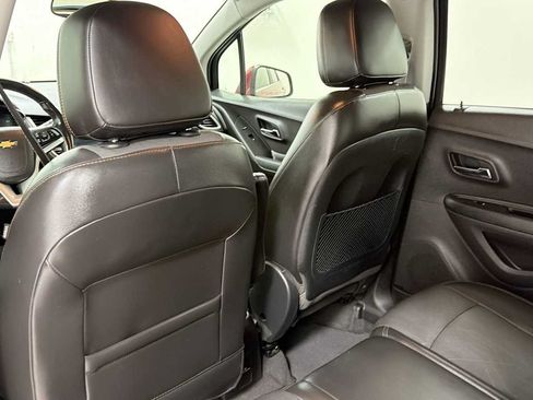 Used 2018 Chevrolet Trax LT w/ LT Convenience Package FWD image 24