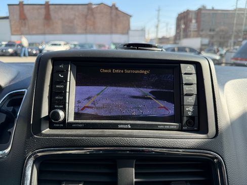 Used 2018 Dodge Grand Caravan SE w/ UConnect Hands-Free Group image 12