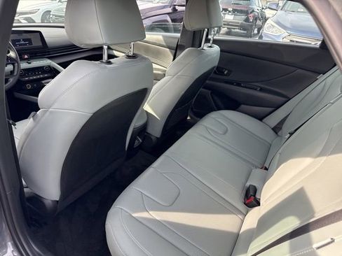 Used 2025 Hyundai Elantra Limited image 12
