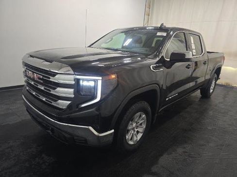 Used 2023 GMC Sierra 1500 SLE image 1