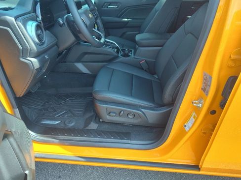 Used 2025 Chevrolet Colorado LT w/ LT Convenience Package image 9