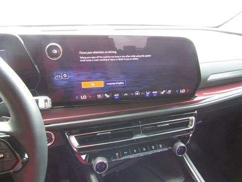 Used 2024 Chevrolet Traverse RS image 35