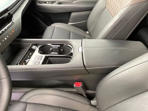 Used 2025 Nissan Murano Platinum AWD/4WD image 22