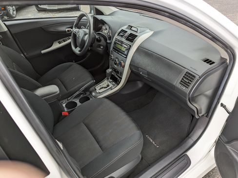 Used 2012 Toyota Corolla S image 22