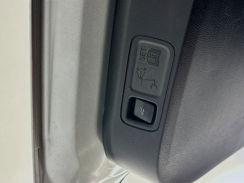 Used 2024 Ford Expedition XLT image 31