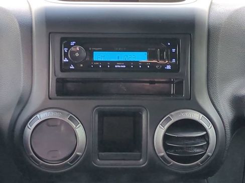 Used 2017 Jeep Wrangler Unlimited Sport w/ Connectivity Group AWD/4WD image 19