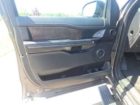 Used 2018 Ford Expedition Max Limited RWD image 26