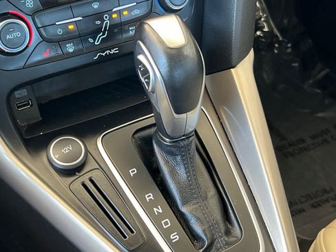 Used 2016 Ford Focus Titanium FWD image 22