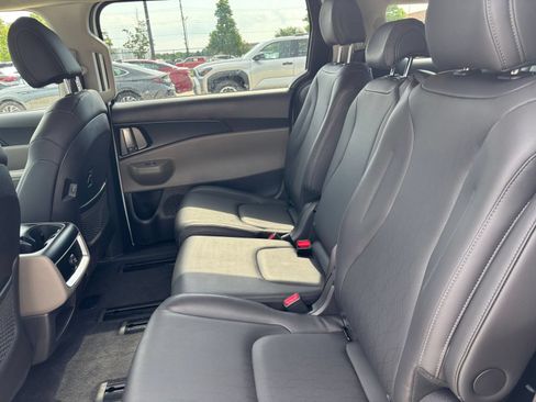 Used 2026 Kia Carnival FWD image 23