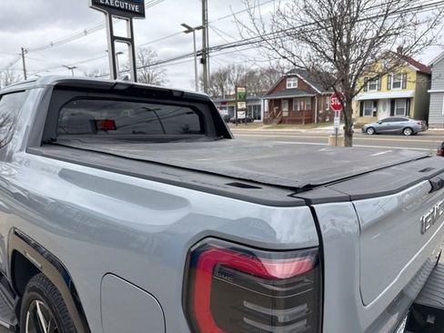 Used 2024 GMC Sierra EV Denali image 11