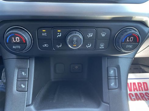 Used 2018 GMC Acadia SLE AWD/4WD image 22