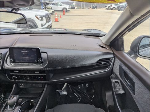 Used 2023 Nissan Rogue S image 4