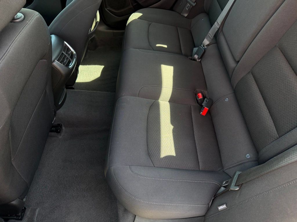 Used 2025 Chevrolet Malibu LT FWD image 12
