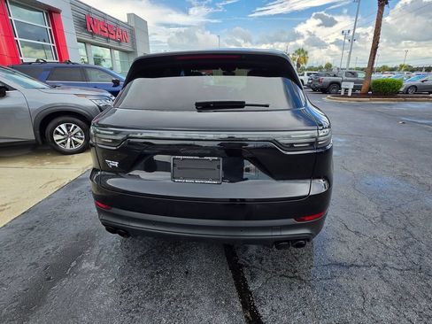 Used 2022 Porsche Cayenne AWD/4WD image 7