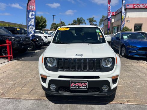 Used 2019 Jeep Renegade Latitude w/ UConnect 8.4 Nav Group FWD image 3