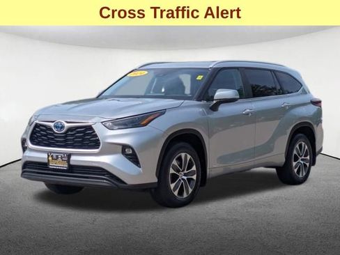 Used 2024 Toyota Highlander XLE AWD/4WD image 9