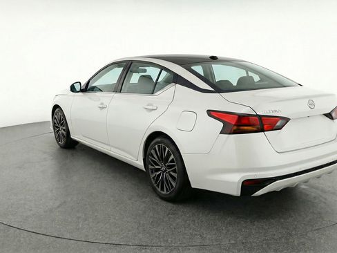 Used 2025 Nissan Altima 2.5 SV image 6