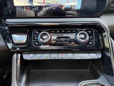 Used 2024 GMC Sierra 2500 AT4 w/ AT4 Premium Plus Package image 16