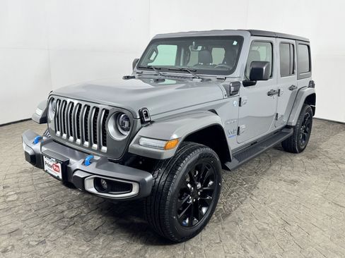 Used 2023 Jeep Wrangler Sahara image 4