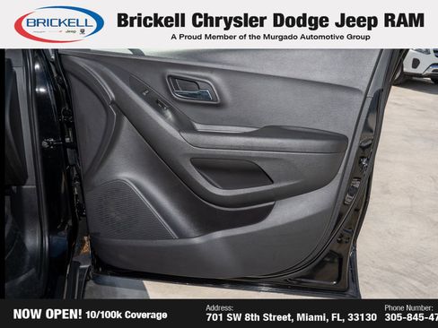 Used 2020 Chevrolet Trax LT w/ LT Convenience Package image 12