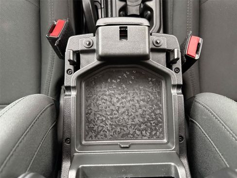 Used 2021 Jeep Wrangler Unlimited Sahara AWD/4WD image 32