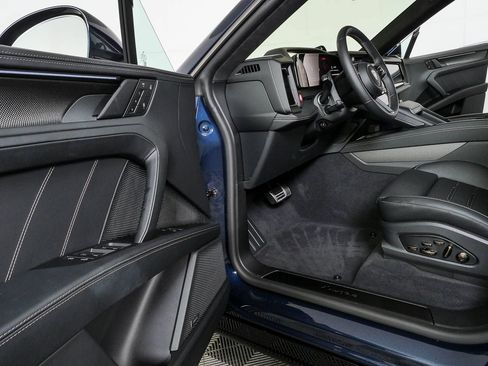 New 2026 Porsche Cayenne Turbo AWD/4WD image 8
