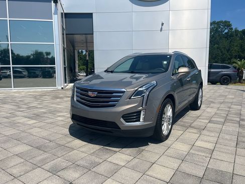 Used 2017 Cadillac XT5 Premium Luxury w/ Driver Assist Package FWD image 2