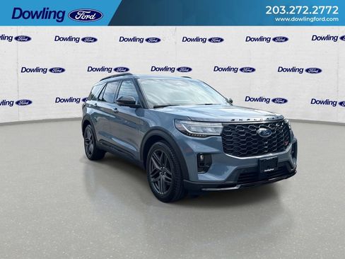 Used 2025 Ford Explorer ST AWD/4WD image 2