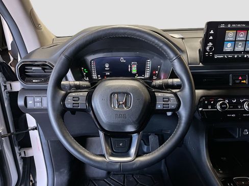 Used 2025 Honda Pilot Elite image 11