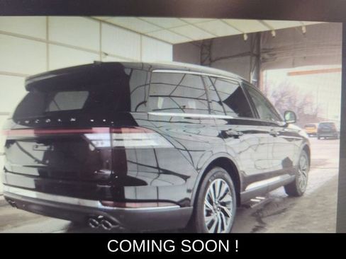 Used 2025 Lincoln Aviator AWD w/ Equipment Group 101A image 3