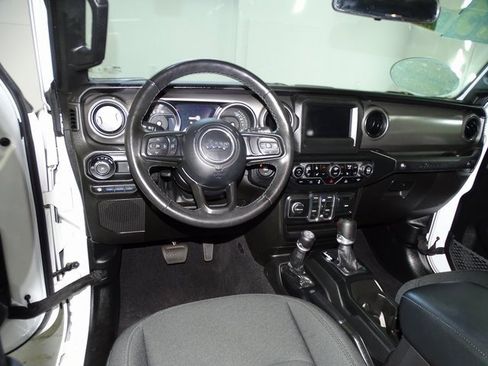 Certified 2023 Jeep Wrangler Unlimited w/ Cold Weather Group image 4