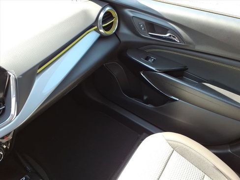 New 2026 Chevrolet Trax LT w/ LT Convenience Package FWD image 17