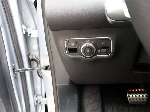 Certified 2025 Mercedes-Benz GLB 250 4MATIC image 38