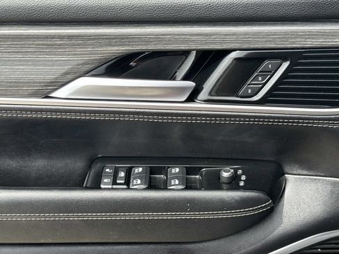 Used 2024 Jeep Wagoneer L Series II image 20