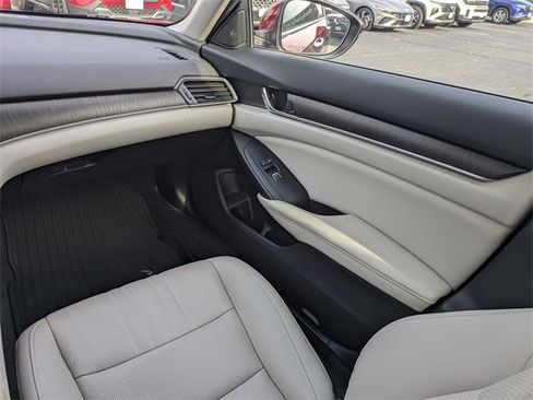 Used 2022 Honda Accord Touring image 16