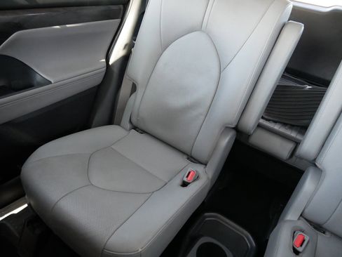 Certified 2020 Toyota Highlander Limited image 12