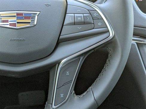 New 2026 Cadillac XT5 Luxury image 29