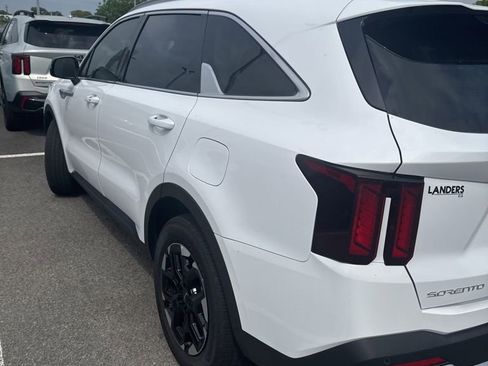 Used 2025 Kia Sorento S w/ Panoramic Sunroof Package image 9