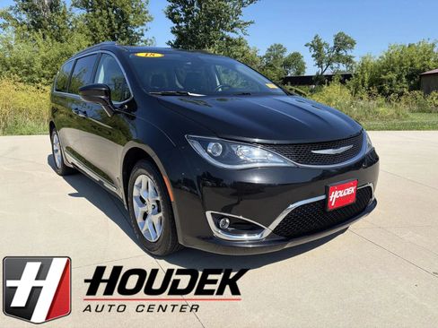 Used 2018 Chrysler Pacifica Touring-L w/ Tire & Wheel Group FWD image 1