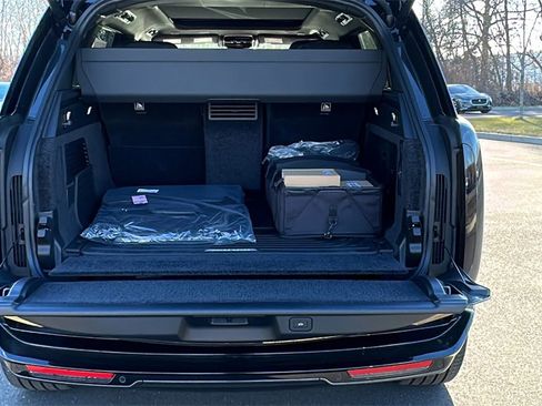 New 2025 Land Rover Range Rover SV image 35