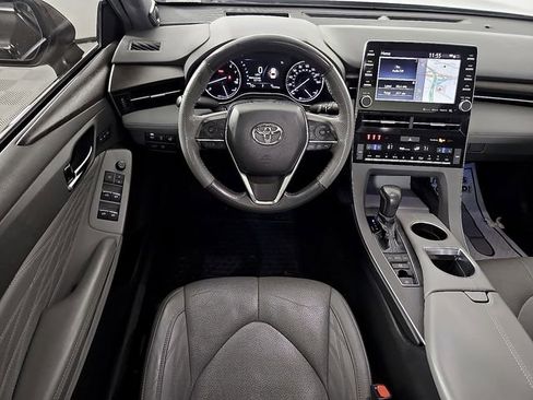 Used 2019 Toyota Avalon Limited image 11