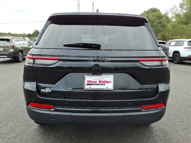Used 2025 Jeep Grand Cherokee Limited w/ Black Appearance Package AWD/4WD image 6