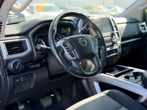Used 2021 Nissan Titan SV w/ SV Convenience Package RWD image 11