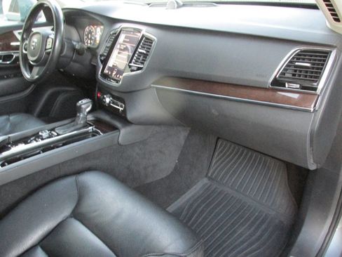 Used 2016 Volvo XC90 T6 Momentum w/ Protection Package Plus image 21