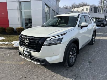 Used 2024 Nissan Pathfinder SL w/ Black Appearance Package