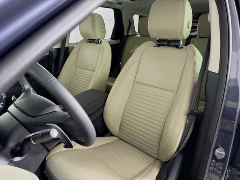 Used 2025 Land Rover Discovery Sport S image 10