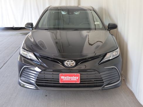 Used 2022 Toyota Camry LE AWD/4WD image 3