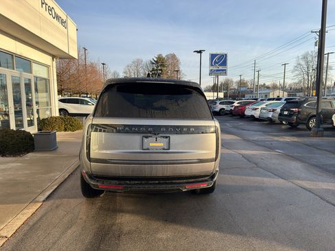 Used 2024 Land Rover Range Rover SE image 4