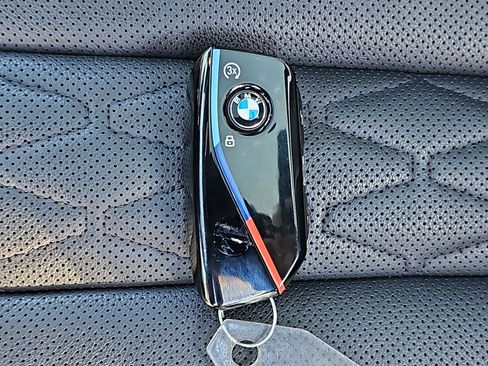 Used 2025 BMW X7 M60i image 39